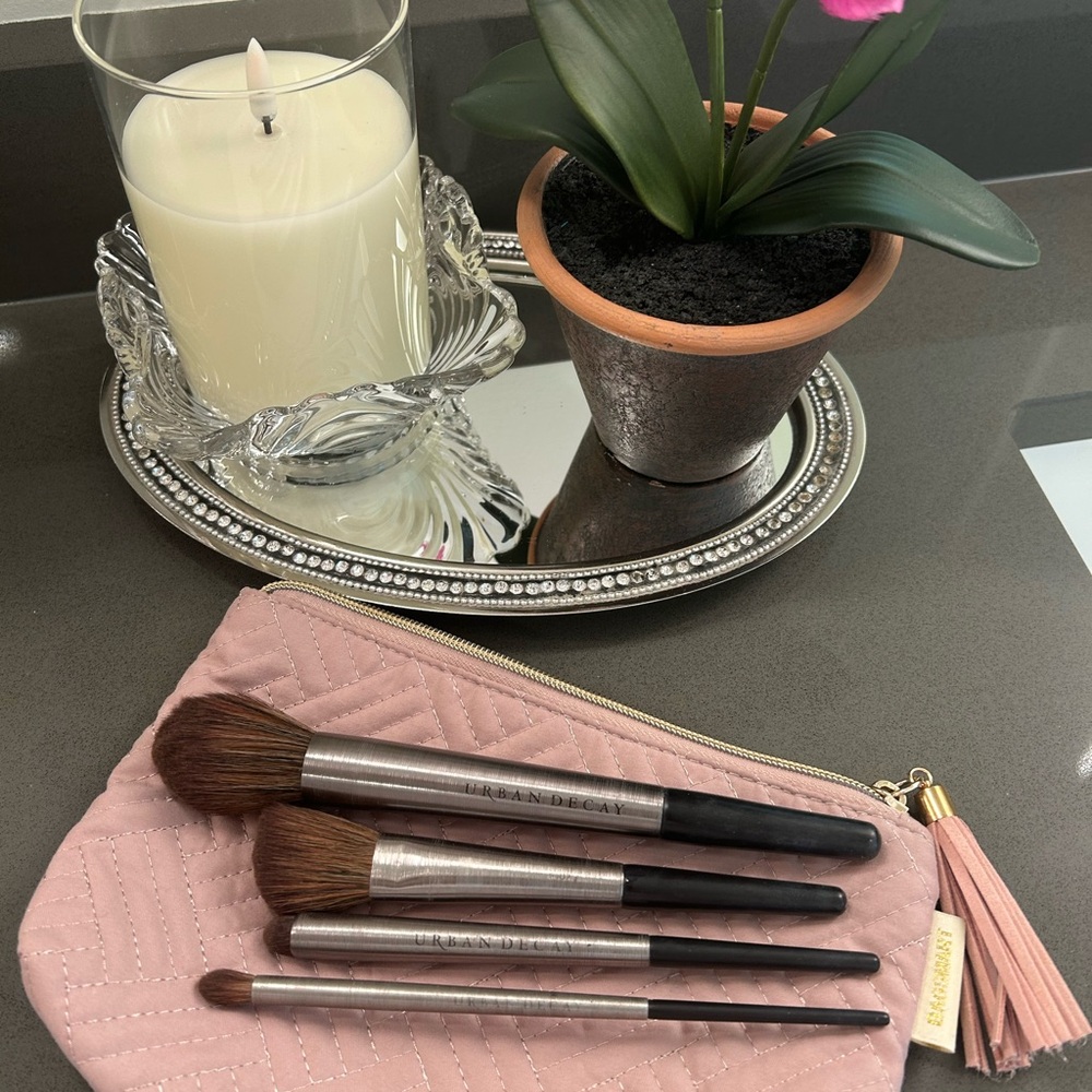 Urban Decay Makeup brushes set